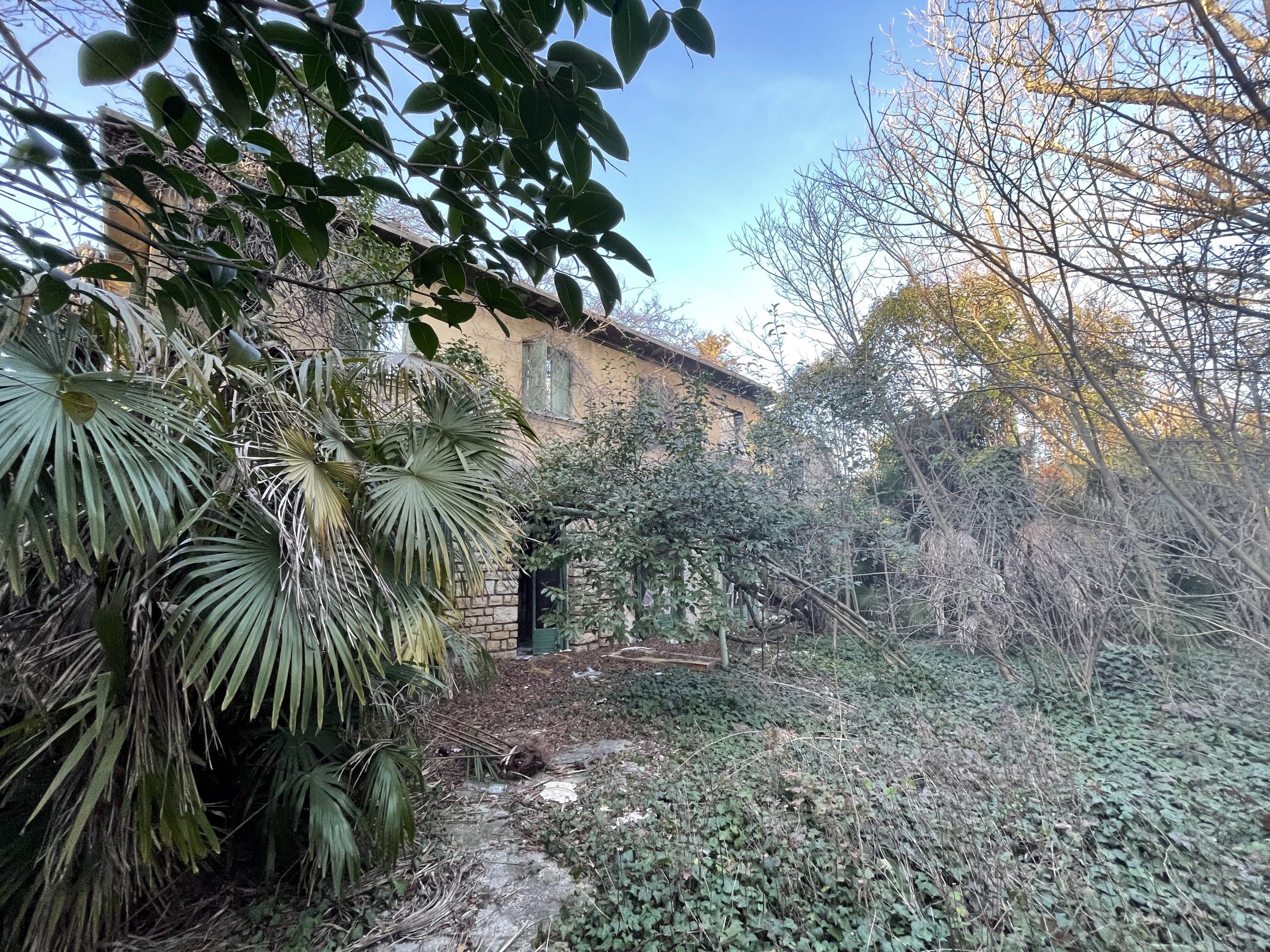 maison abandonnée orange