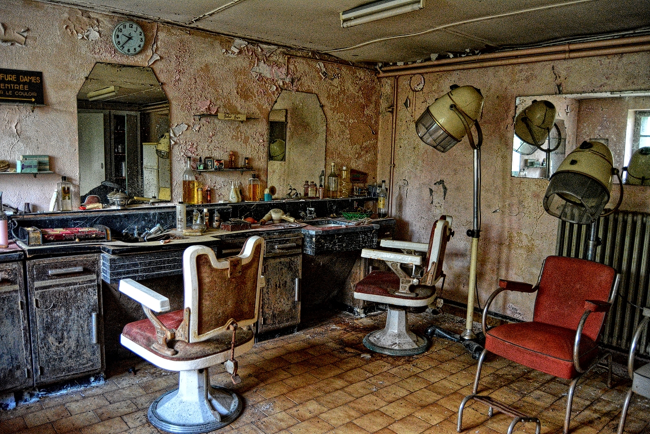 Salon de coiffure abandonné en france